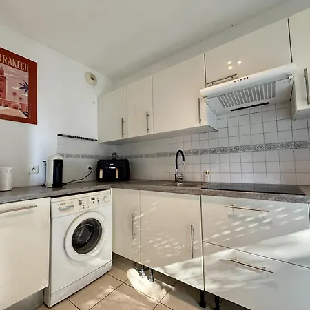 Daphne, Piscine Apartman