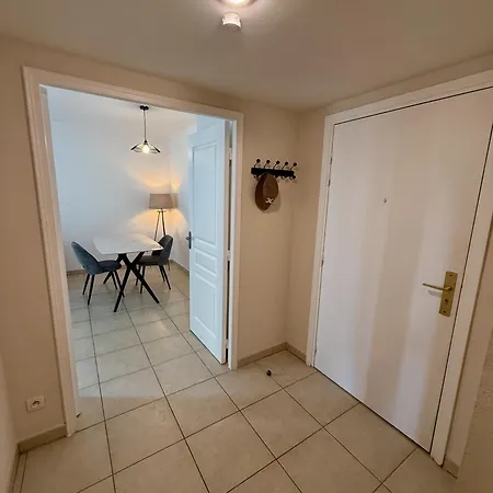 Daphne, Piscine Apartman Cannes