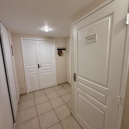 Apartman Daphne, Piscine Cannes