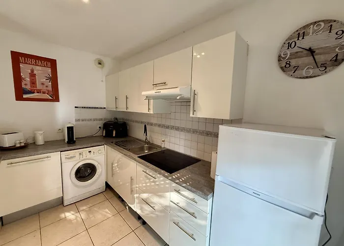 Daphne, Piscine Апартаменты *