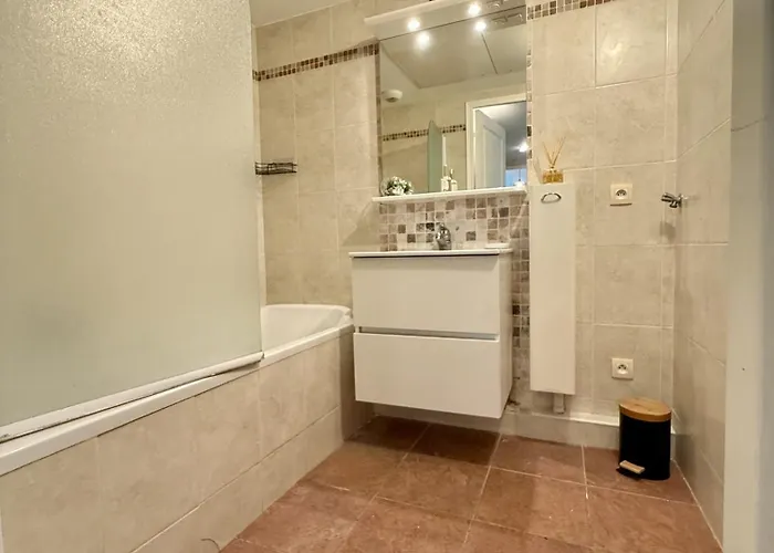 Daphne, Piscine Апартаменты