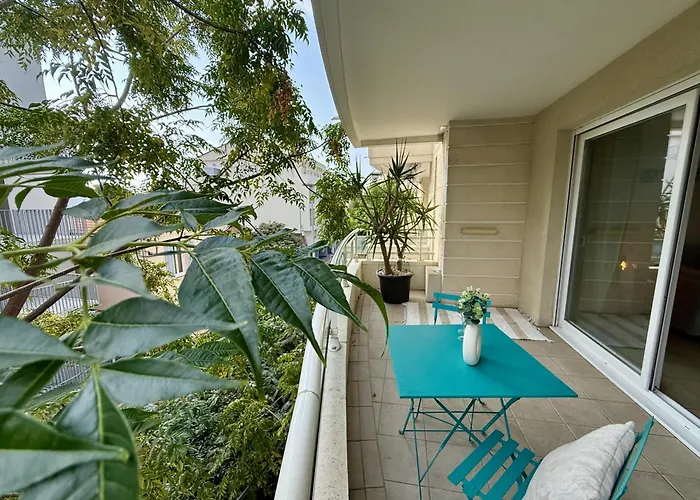 Daphne, Piscine Апартаменты Канны