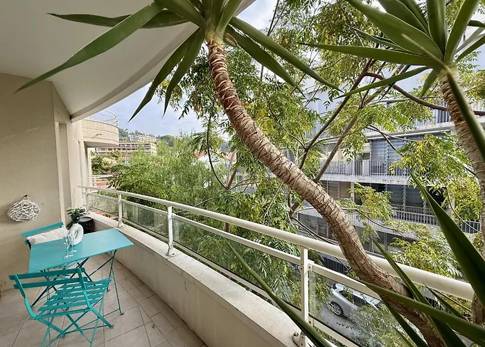 Daphne, Piscine Апартаменты Канны